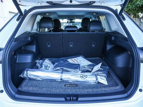 New 2026 Volkswagen Tiguan SE image 18