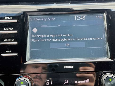 Used 2020 Toyota Camry SE w/ Convenience Package FWD image 29