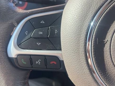 Used 2016 Jeep Renegade Limited image 11