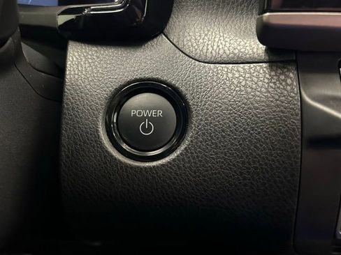 Used 2025 Toyota Camry SE image 28