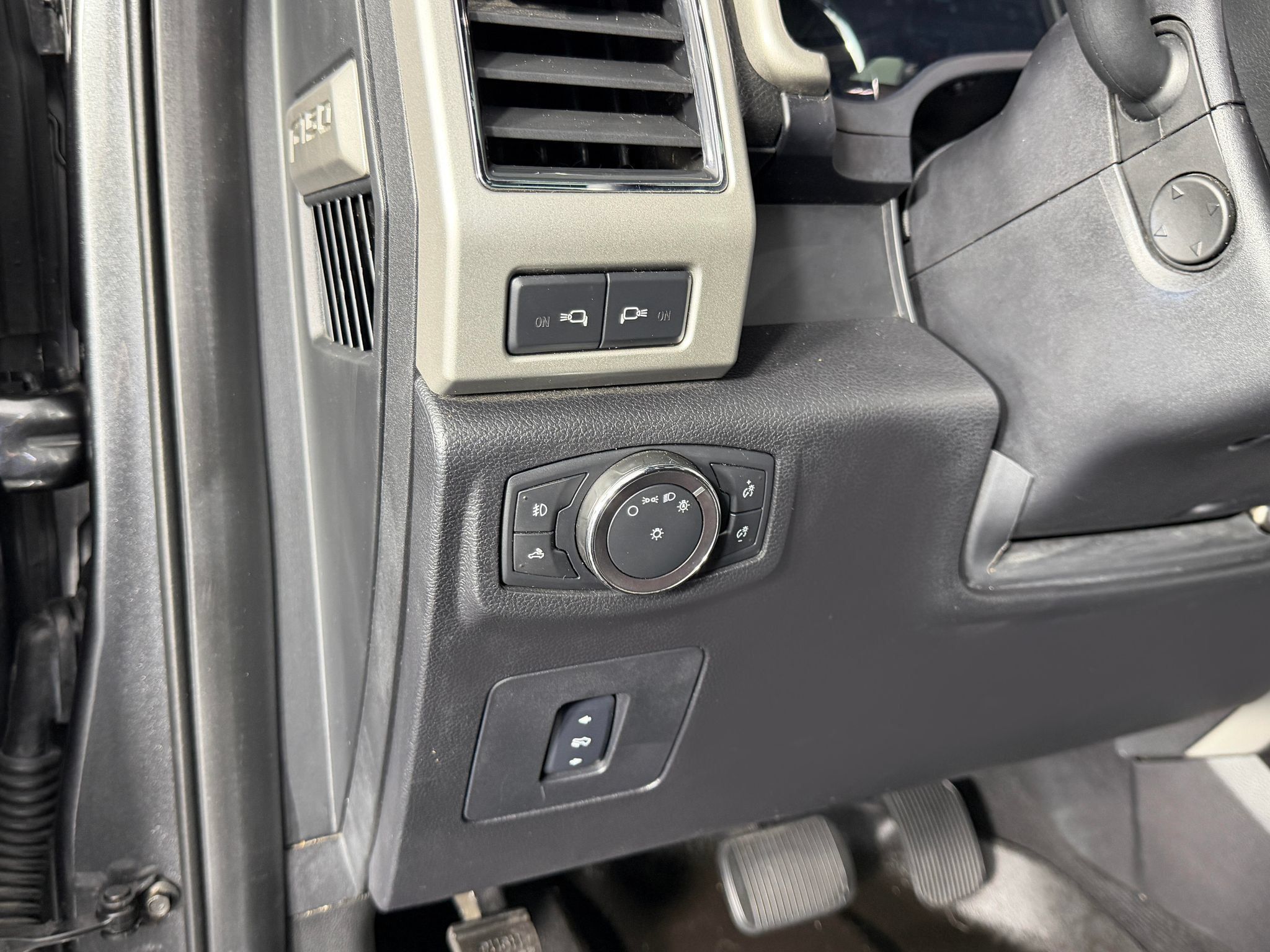 Used 2017 Ford F150 Lariat w/ Equipment Group 502A Luxury AWD/4WD image 24