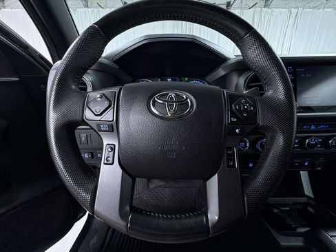 Used 2022 Toyota Tacoma TRD Sport w/ Technology Package image 26