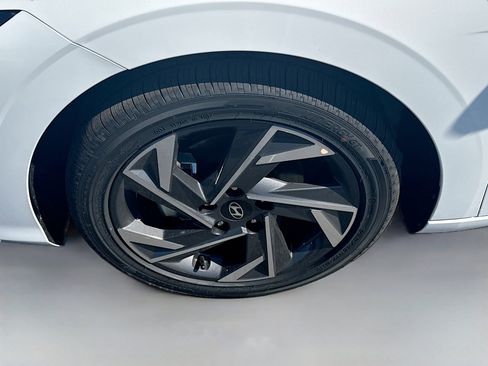 New 2026 Hyundai Elantra Limited image 25