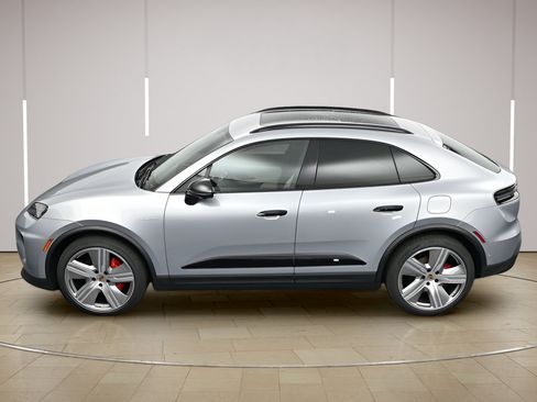 Certified 2025 Porsche Macan 4S Electric AWD/4WD image 34