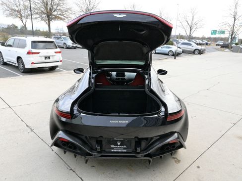 Used 2019 Aston Martin V8 Vantage Coupe image 32