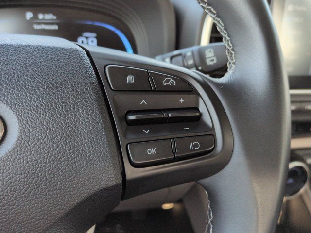 Used 2025 Hyundai Venue SEL FWD image 24