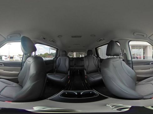 Used 2026 Kia Carnival FWD image 40