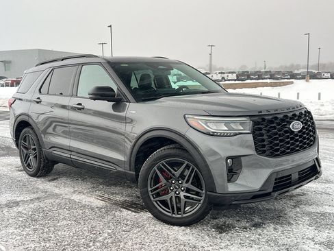 Used 2025 Ford Explorer ST-Line w/ Premium Package image 5