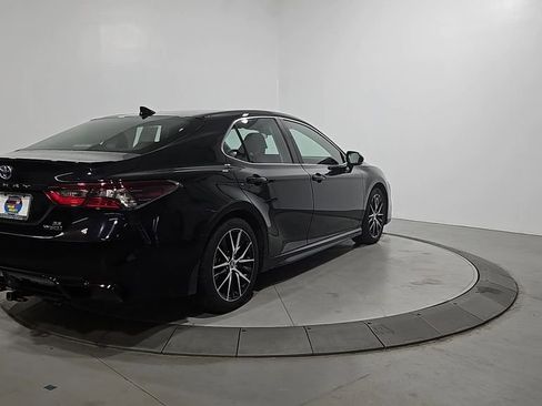 Used 2022 Toyota Camry SE FWD image 5