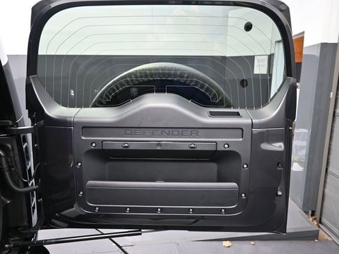 Used 2024 Land Rover Defender 90 V8 image 15