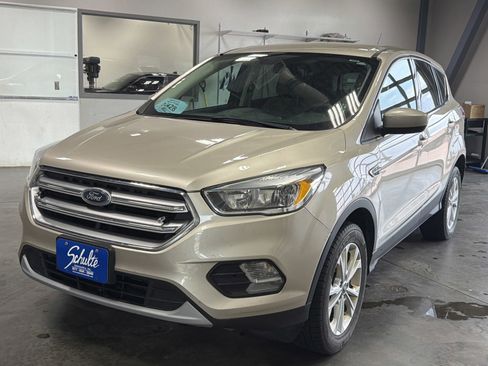 Used 2017 Ford Escape SE w/ SE Cold Weather Package AWD/4WD image 3