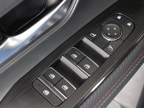 Certified 2025 Nissan Kicks SR FWD image 23