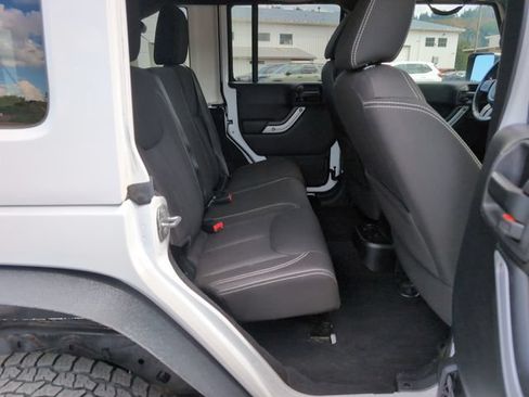 Used 2014 Jeep Wrangler Unlimited Sahara w/ Max Tow Package AWD/4WD image 12