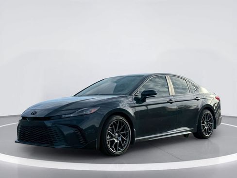 Used 2025 Toyota Camry SE FWD image 2
