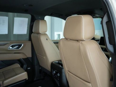 Used 2024 Chevrolet Suburban Premier image 23