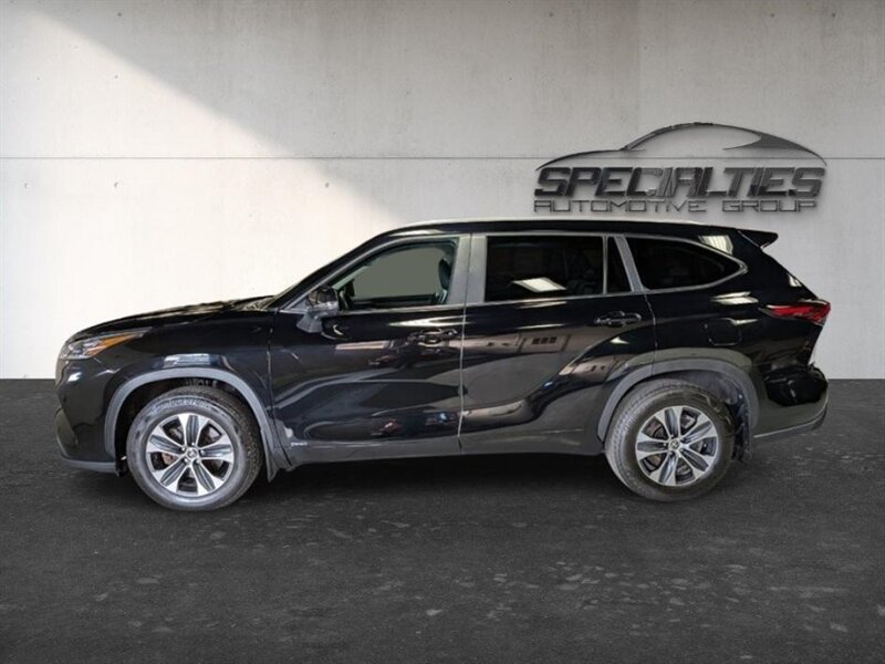 Used 2025 Toyota Highlander XLE AWD/4WD image 7