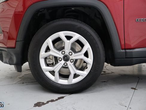 Used 2025 Jeep Compass Latitude image 12