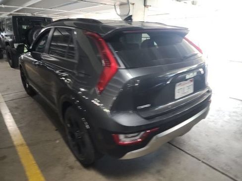 Used 2023 Kia Niro SX Touring FWD image 3