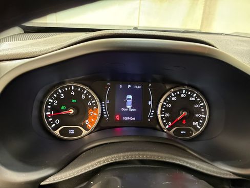 Used 2017 Jeep Renegade Latitude w/ Cold Weather Group AWD/4WD image 12