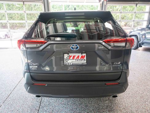 Used 2019 Toyota RAV4 XLE w/ Convenience Package AWD/4WD image 3