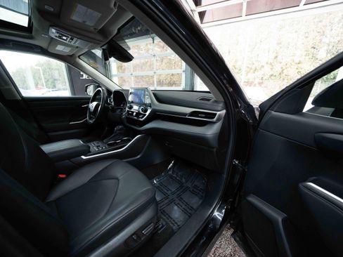 Used 2023 Toyota Highlander XLE image 26