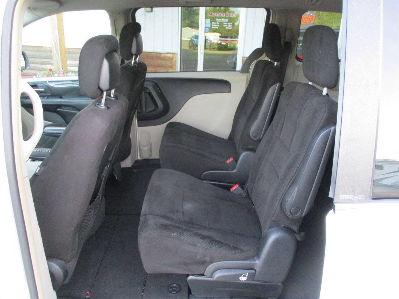 Used 2012 Chrysler Town & Country Touring FWD image 20