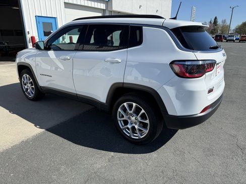 Used 2023 Jeep Compass Latitude AWD/4WD image 6