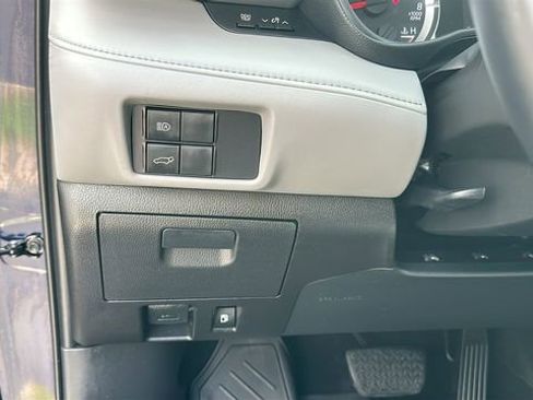 Used 2020 Toyota Highlander LE AWD/4WD image 18