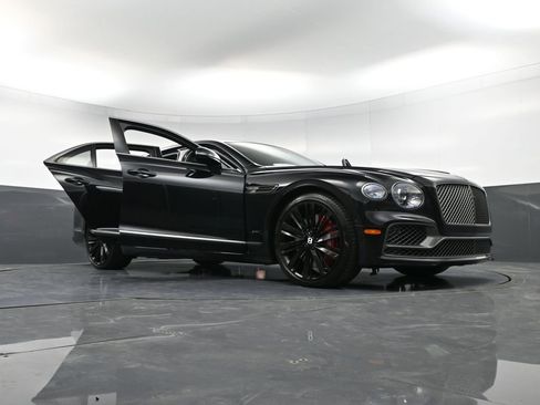 Used 2024 Bentley Flying Spur W12 image 42