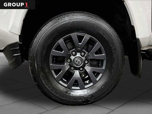 Used 2021 Toyota Tacoma SR5 AWD/4WD image 11