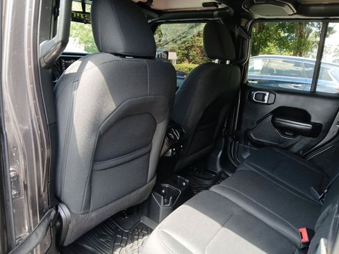 Used 2018 Jeep Wrangler Unlimited Sport S AWD/4WD image 11