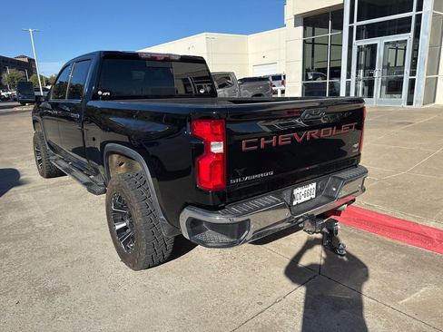 Used 2020 Chevrolet Silverado 2500 LTZ w/ LTZ Premium Package image 9