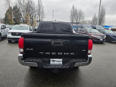 Used 2018 Toyota Tacoma 4x4 Double Cab image 6