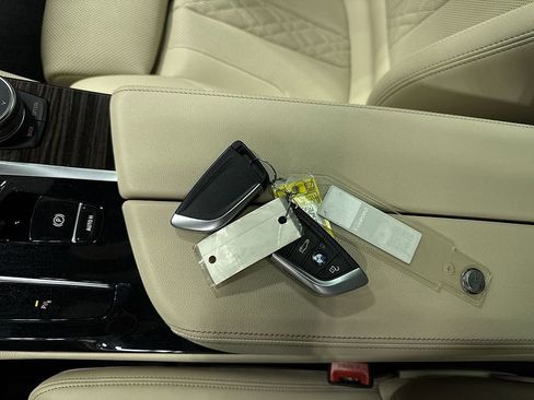 Used 2023 BMW 530i xDrive w/ Premium Package image 34