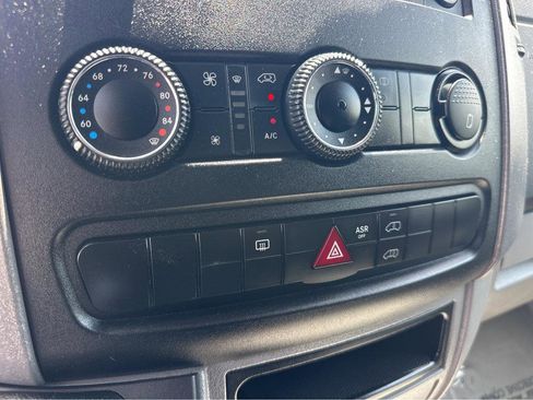 Used 2015 Mercedes-Benz Sprinter 2500 image 22