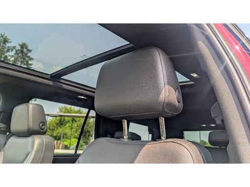 Used 2022 Chevrolet Tahoe Z71 w/ Luxury Package image 16