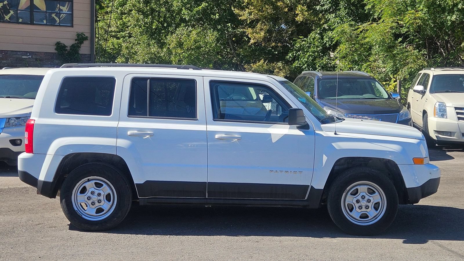 Used 2015 Jeep Patriot Sport w/ Power Value Group FWD image 2