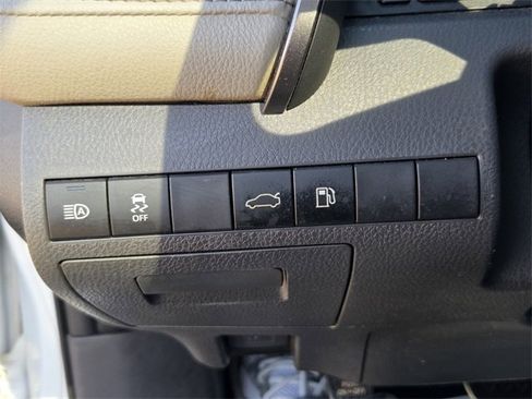 Used 2018 Toyota Camry LE w/ Moonroof Package image 25