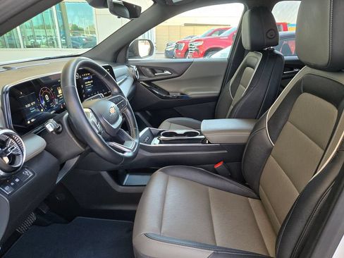 Used 2025 Chevrolet Equinox LT w/ Convenience Package II FWD image 9