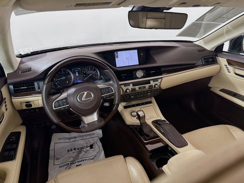 Used 2017 Lexus ES 350 w/ Ultra Luxury Package image 24