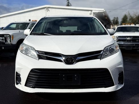 Used 2020 Toyota Sienna LE w/ LE Preferred Package FWD image 13