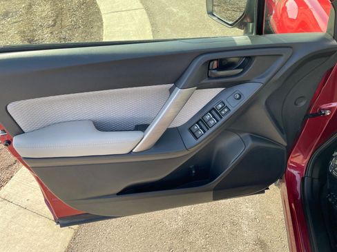 Used 2018 Subaru Forester 2.5i Premium w/ All-Weather Package image 21