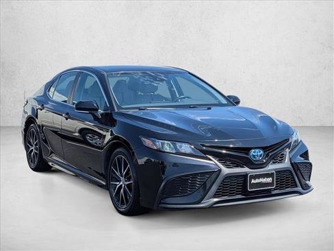 Used 2023 Toyota Camry SE w/ Cold Weather Package FWD image 3