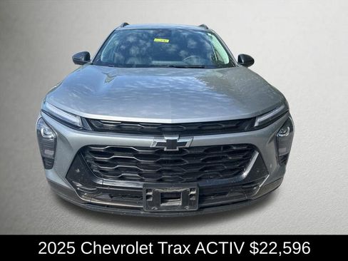 Used 2025 Chevrolet Trax ACTIV w/ Sunroof Package image 8