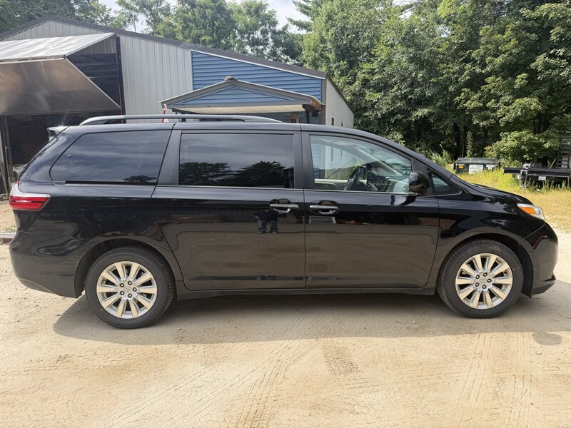 Used 2015 Toyota Sienna XLE w/ XLE Navigation Package AWD/4WD image 60