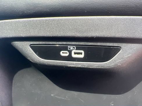 Certified 2023 Chrysler Pacifica Limited FWD image 19