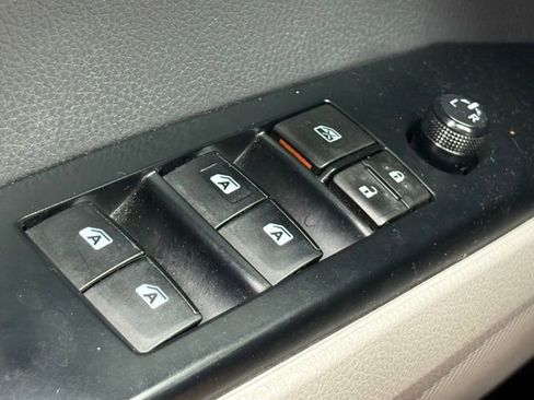 Used 2019 Toyota Camry LE FWD image 12