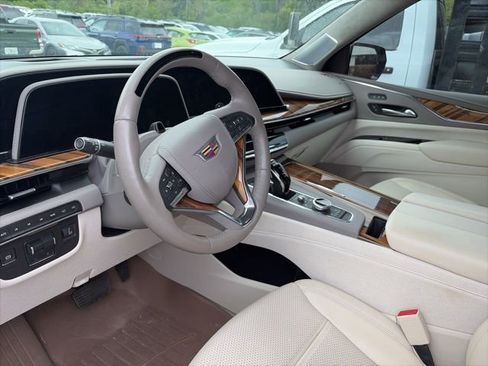 Used 2024 Cadillac Escalade Sport Platinum w/ LPO, ONYX Package image 9