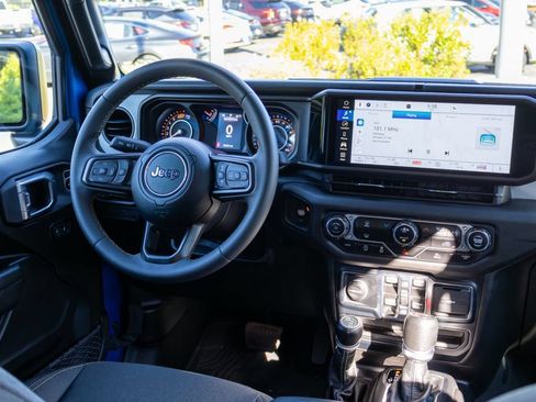 Used 2024 Jeep Wrangler Unlimited Sport AWD/4WD image 11