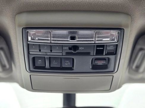 Used 2018 Toyota 4Runner Limited AWD/4WD image 25